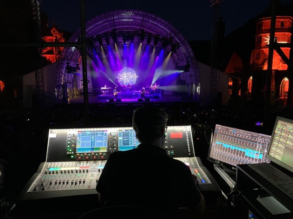 Barclay James Harvest feat. Les Holroyd